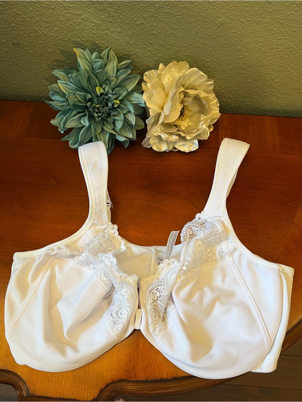 Glamorise White Lace Front-Closure Support Bra